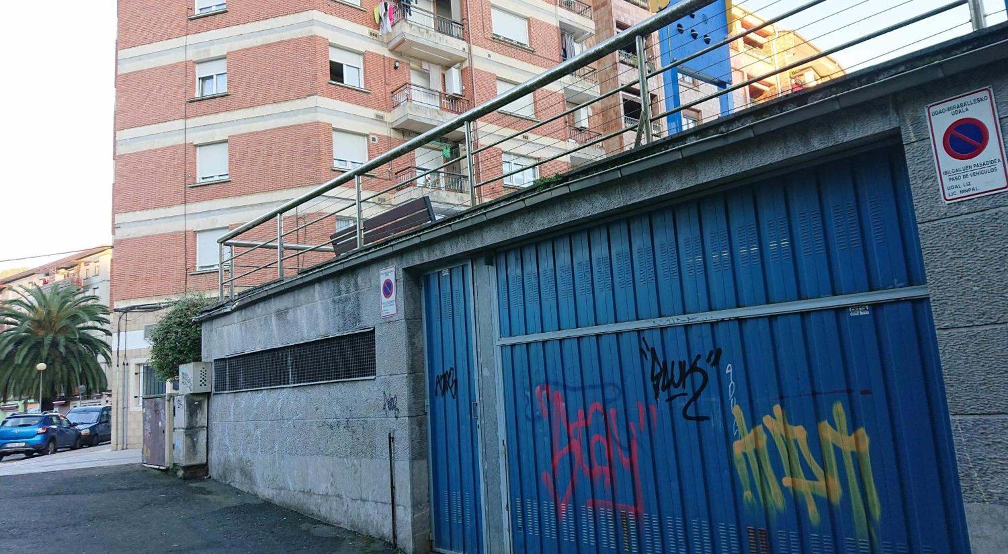 Piso Rio Nervion 15 Minutos Bilbao Apartment Ugao-Miraballes Bagian luar foto